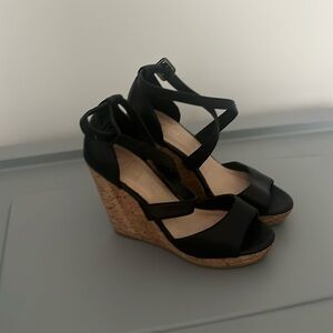 Le chateau cork wedeges